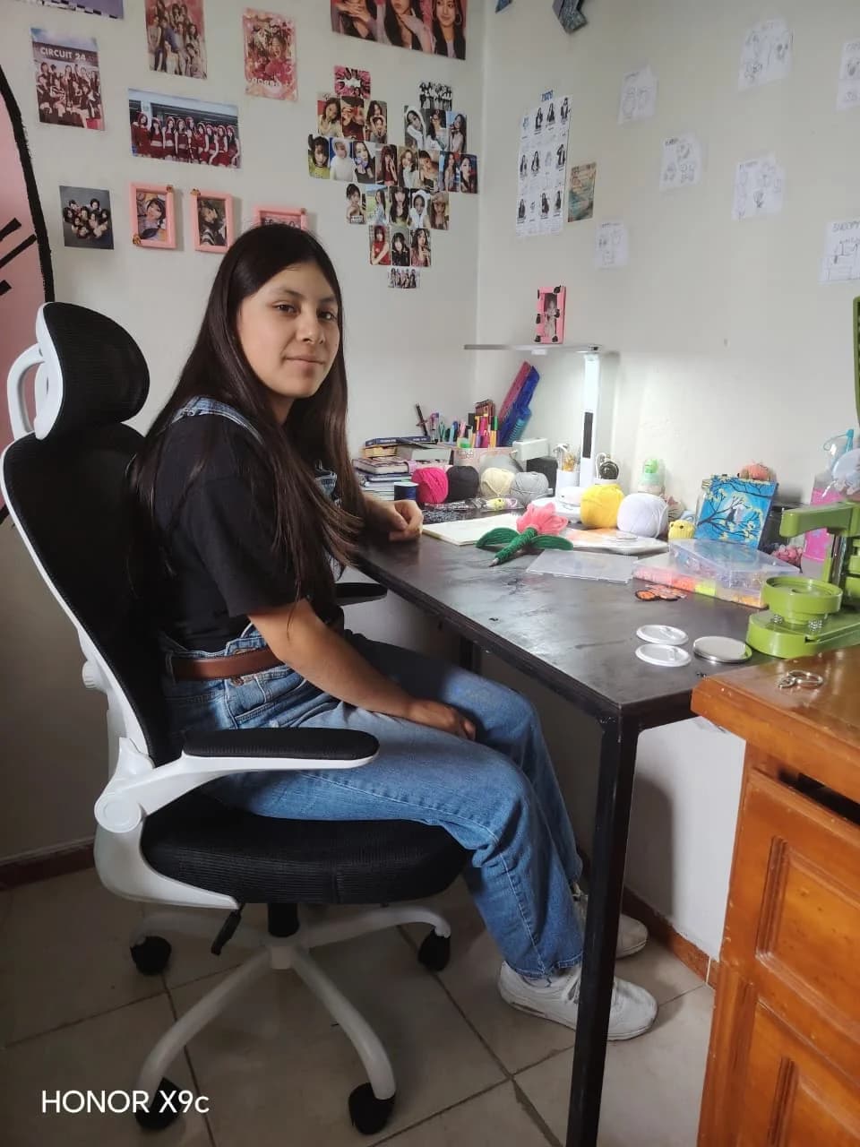 Sofía en su rincón de trabajo